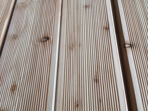 Kanadische Lärche Terrassendielen, 28x145 mm, geriffelt